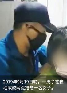 山东景区吃瓜女子视频曝光,一幕引发网友热议