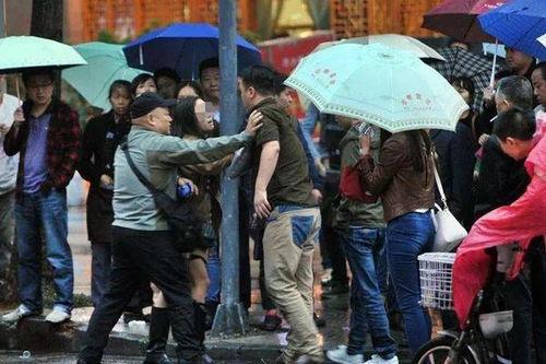 庐阳吃瓜群众事件视频,网络围观下的社区冲突瞬间