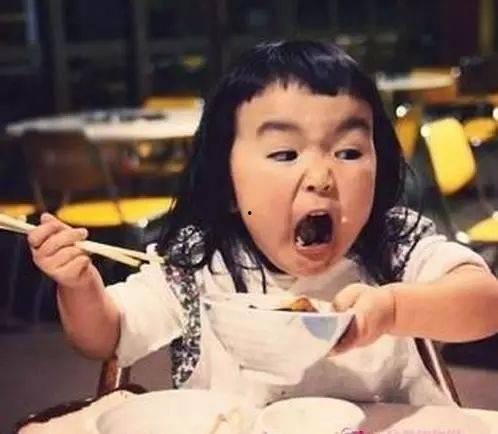 越南小女孩吃瓜视频大全,萌态十足，萌化人心