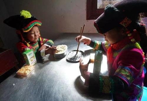 彝族吃瓜事件视频大全集,视频大全集背后的文化解读与争议焦点