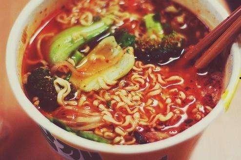 吃瓜吃泡面主播视频,揭秘吃瓜主播的美食直播盛宴