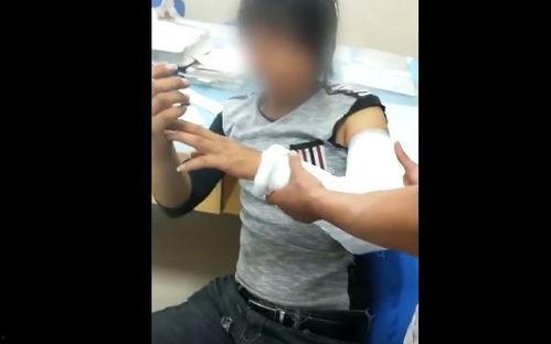 情侣网红拍吃瓜视频,情侣网红共度吃瓜时光,甜蜜互动引网友热议